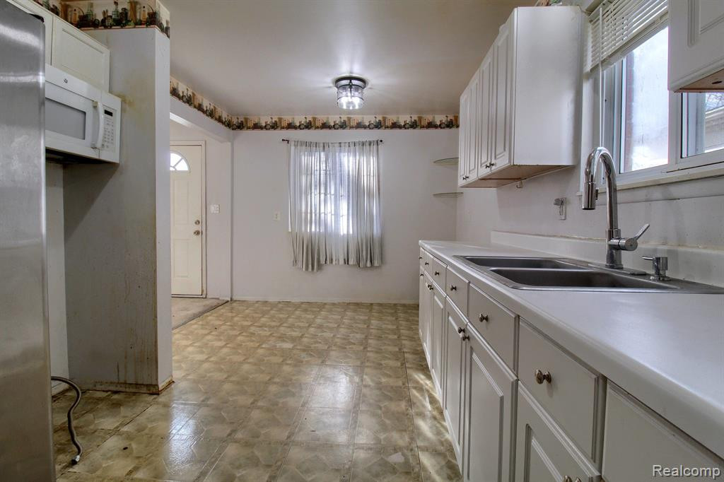 4133 JACKSON Street, Dearborn Heights, MI 48125 — Photo 9