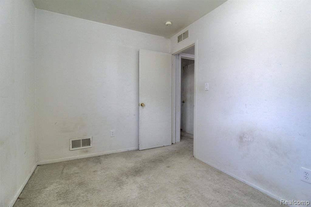 4133 JACKSON Street, Dearborn Heights, MI 48125 — Photo 17