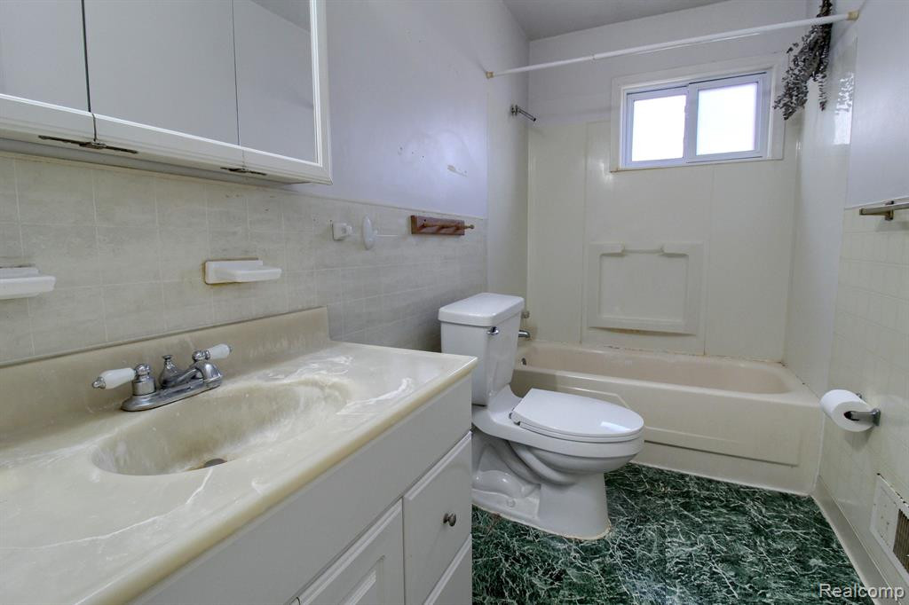 4133 JACKSON Street, Dearborn Heights, MI 48125 — Photo 18