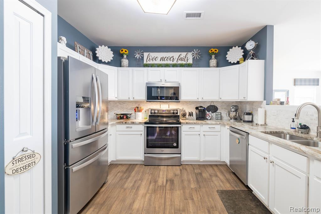 47752 PEMBROKE Drive, Canton, MI 48188 — Photo 12