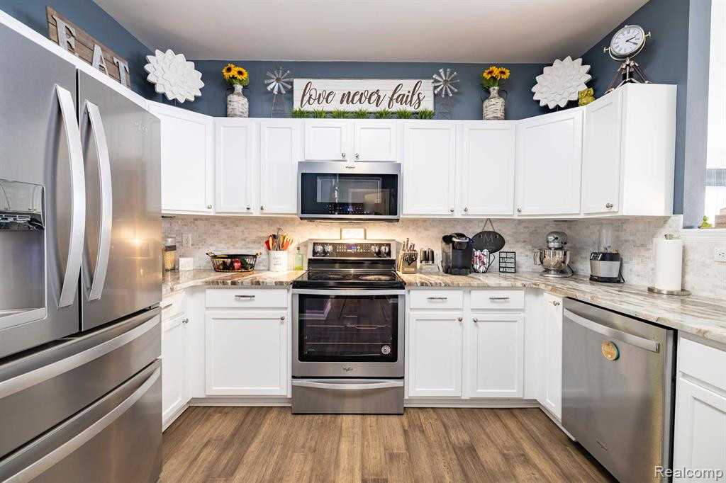 47752 PEMBROKE Drive, Canton, MI 48188 — Photo 13