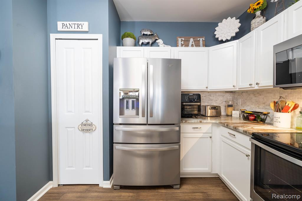 47752 PEMBROKE Drive, Canton, MI 48188 — Photo 14