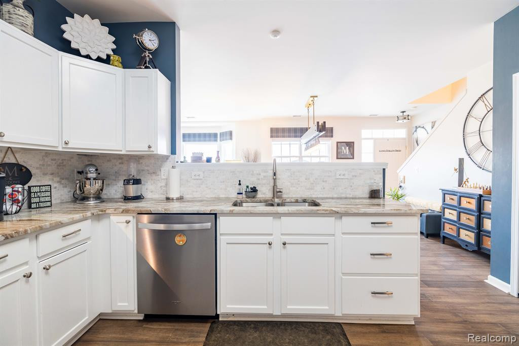 47752 PEMBROKE Drive, Canton, MI 48188 — Photo 15