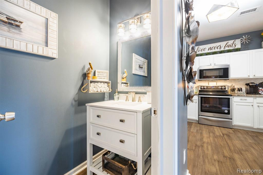 47752 PEMBROKE Drive, Canton, MI 48188 — Photo 16
