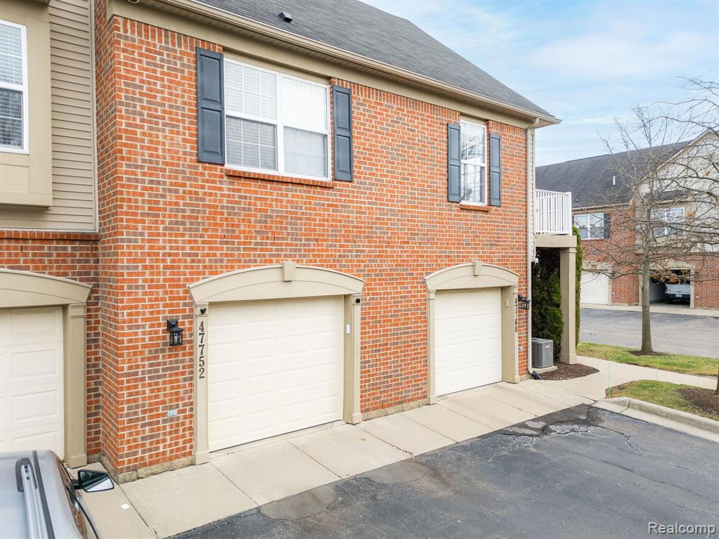 47752 PEMBROKE Drive, Canton, MI 48188 — Photo 27