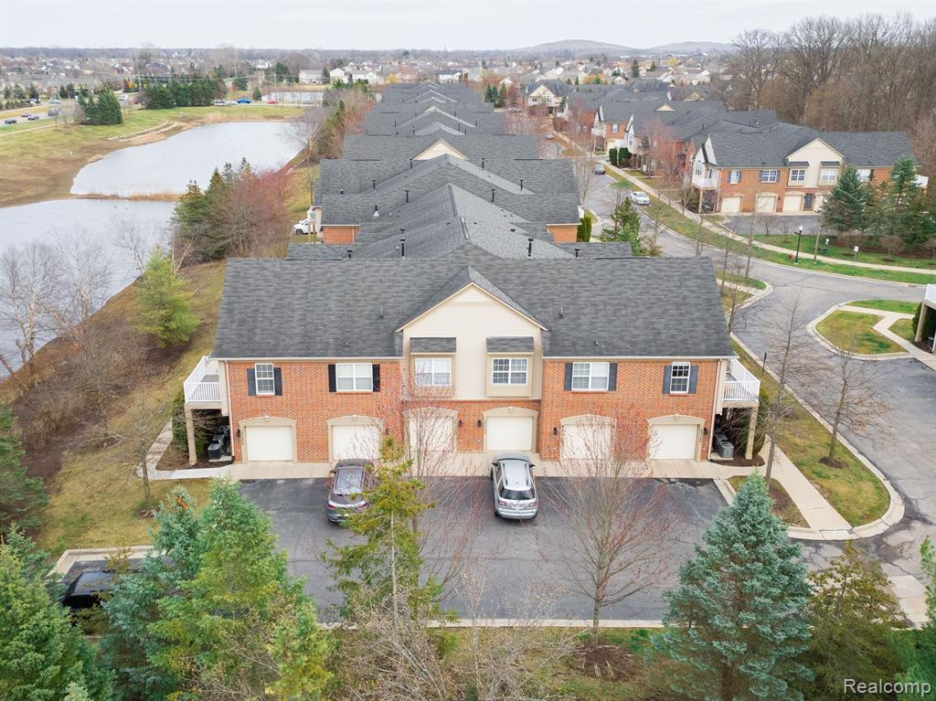 47752 PEMBROKE Drive, Canton, MI 48188 — Photo 28