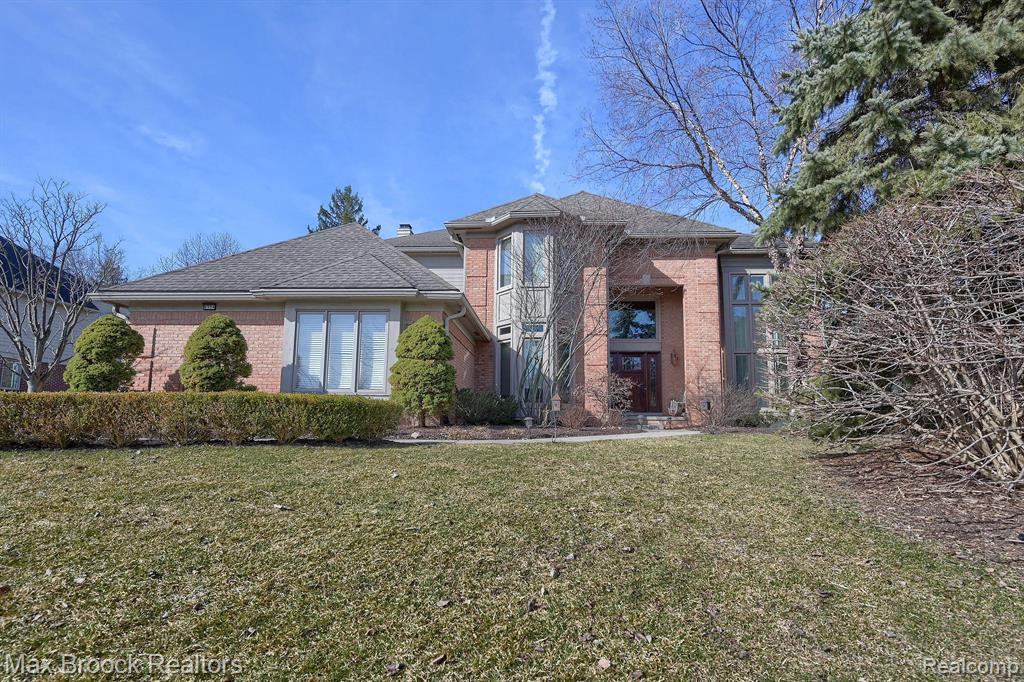 6504 SHADOWOOD Drive, West Bloomfield, MI — front exterior