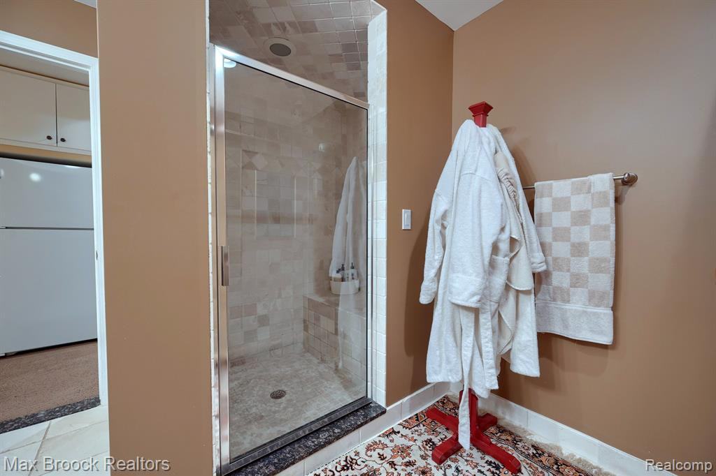 6504 SHADOWOOD Drive, West Bloomfield, MI — Photo 35
