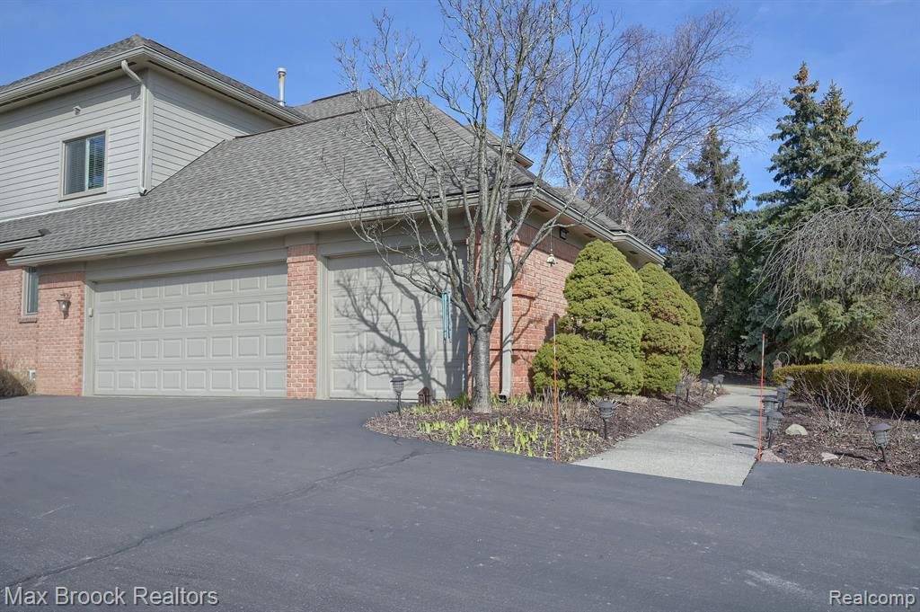6504 SHADOWOOD Drive, West Bloomfield, MI — Photo 42