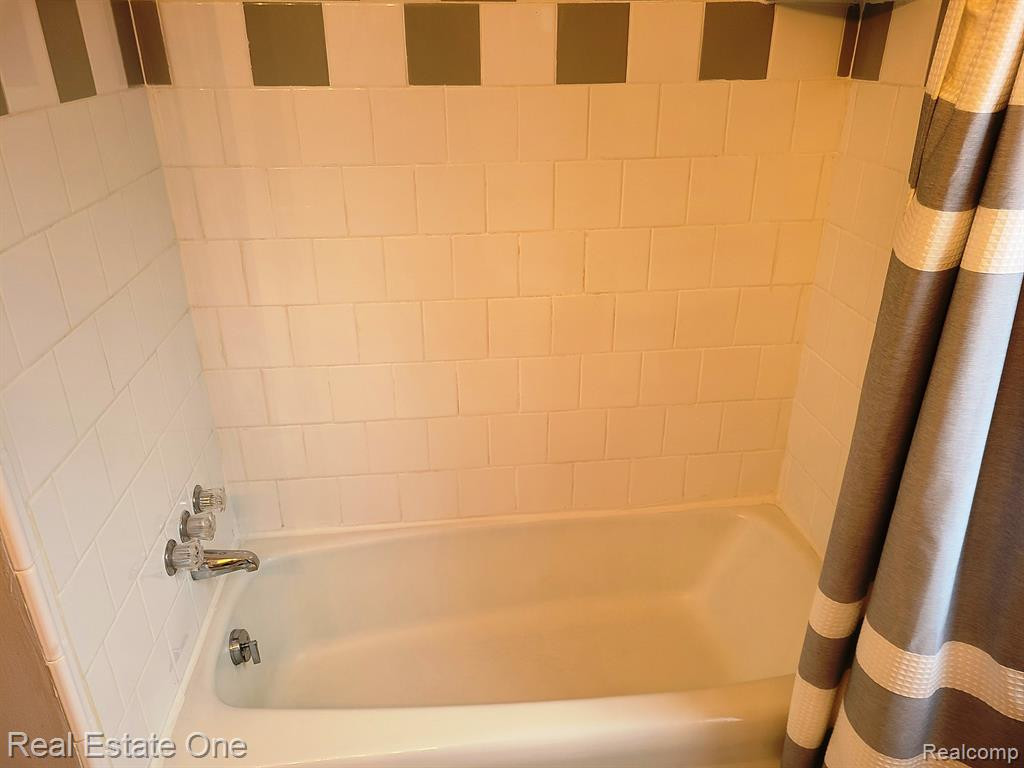 3381 BURBANK Drive, 47, Ann Arbor, MI 48105 — Photo 18
