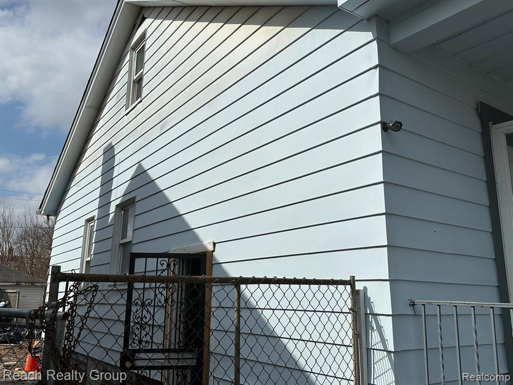 7657 MINOCK Street, Detroit, MI 48228 — Photo 2