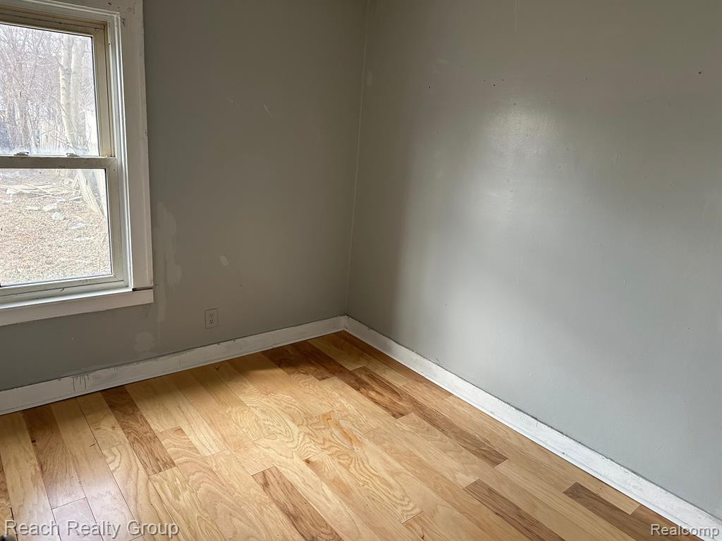 7657 MINOCK Street, Detroit, MI 48228 — Photo 3