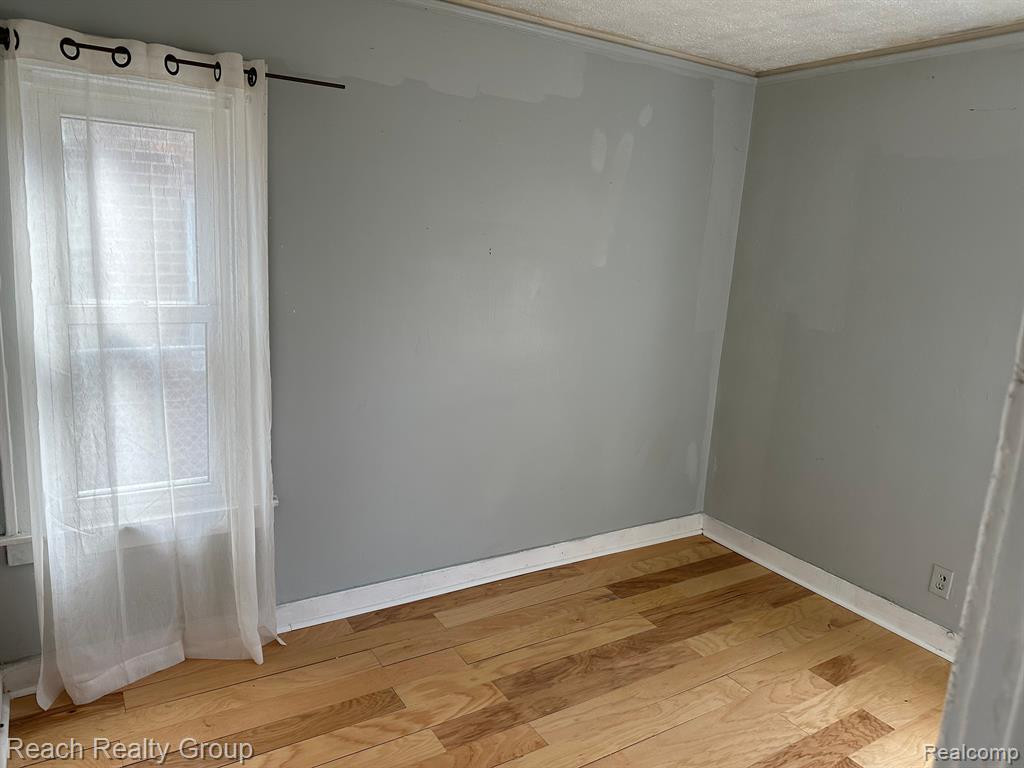 7657 MINOCK Street, Detroit, MI 48228 — Photo 4