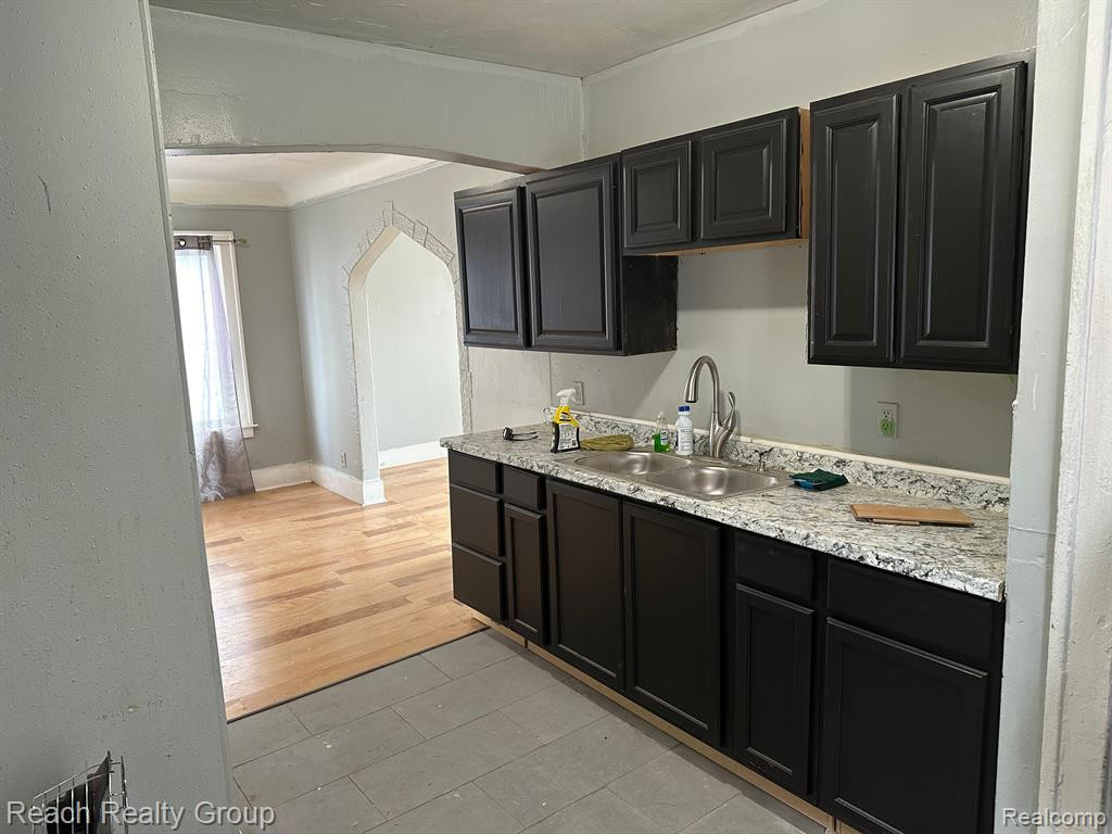 7657 MINOCK Street, Detroit, MI 48228 — Photo 9