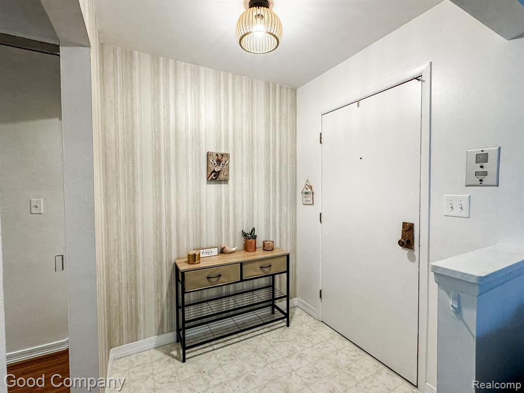 1750 MONTICELLO Street, Unit #5, Trenton, MI 48183 — Photo 3