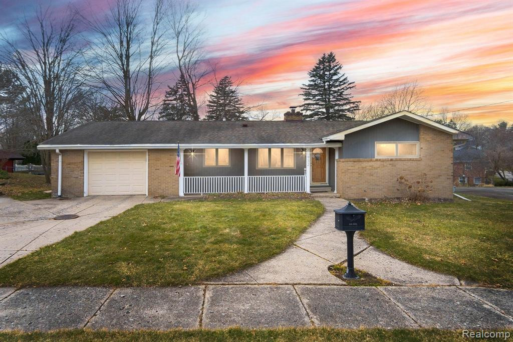 932 E SCOTT Street, Grand Ledge, MI 48837 — front exterior