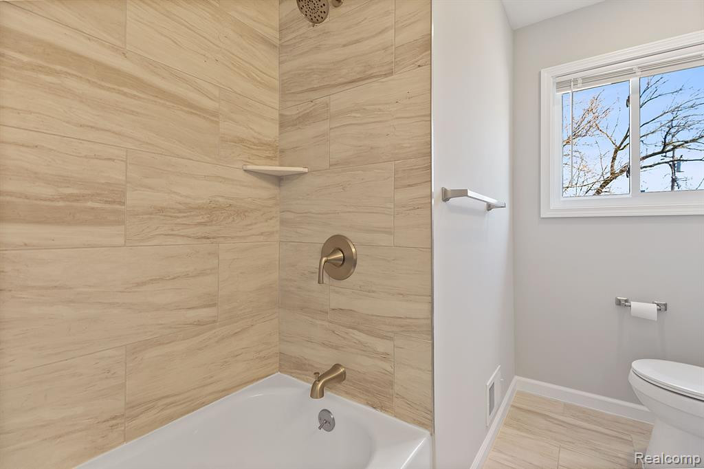 81 Meadle Court, Mount Clemens, MI 48043 — Photo 16
