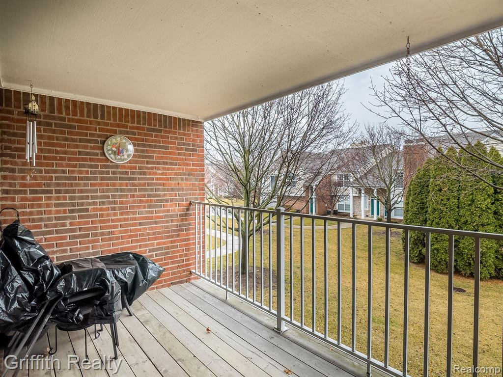 4249 BERKSHIRE Drive, Sterling Heights, MI 48314 — Photo 4