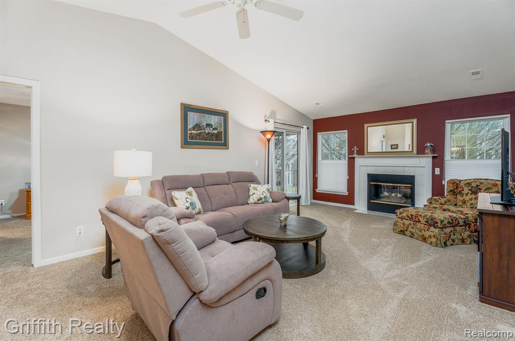 4249 BERKSHIRE Drive, Sterling Heights, MI 48314 — Photo 7