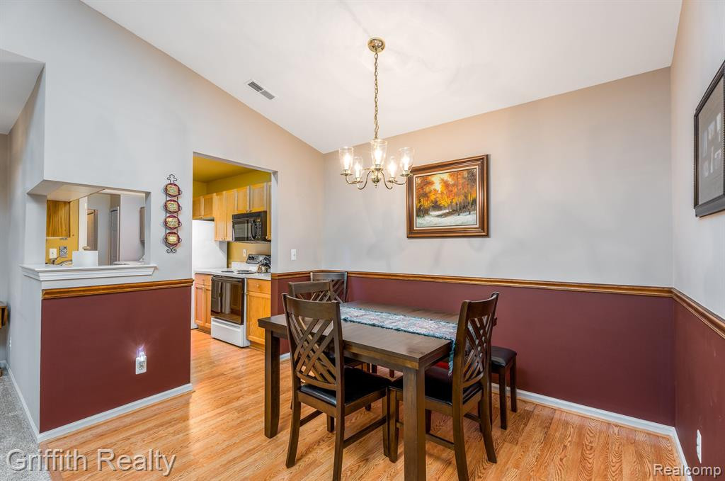 4249 BERKSHIRE Drive, Sterling Heights, MI 48314 — Photo 8
