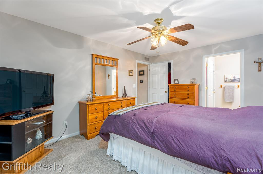 4249 BERKSHIRE Drive, Sterling Heights, MI 48314 — Photo 11