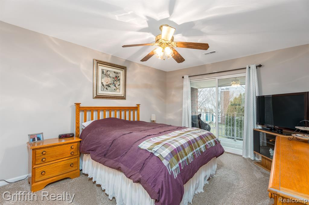 4249 BERKSHIRE Drive, Sterling Heights, MI 48314 — Photo 12
