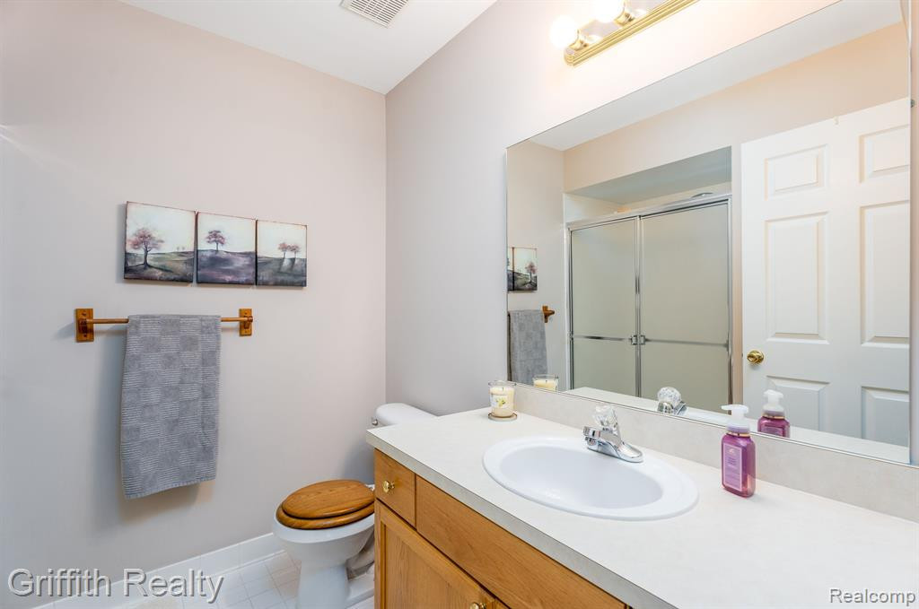 4249 BERKSHIRE Drive, Sterling Heights, MI 48314 — Photo 15