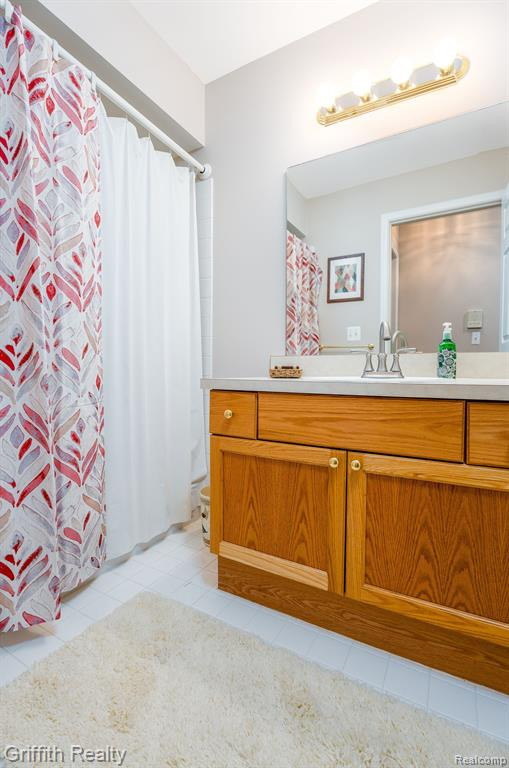 4249 BERKSHIRE Drive, Sterling Heights, MI 48314 — Photo 17