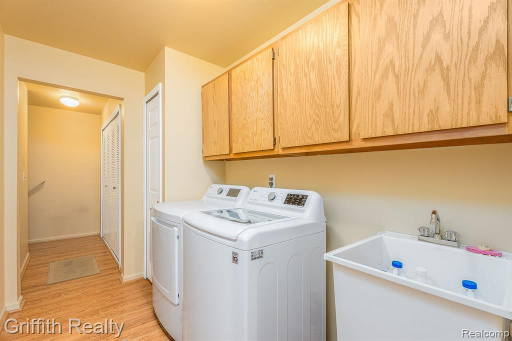 4249 BERKSHIRE Drive, Sterling Heights, MI 48314 — Photo 18