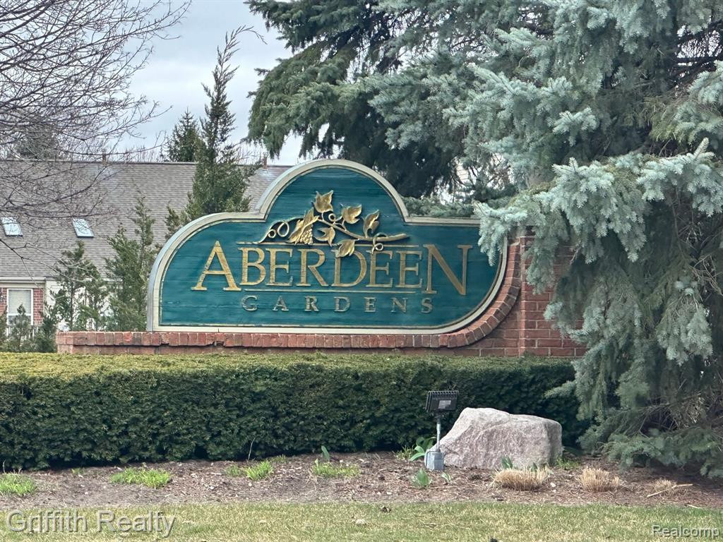 4249 BERKSHIRE Drive, Sterling Heights, MI 48314 — Photo 23