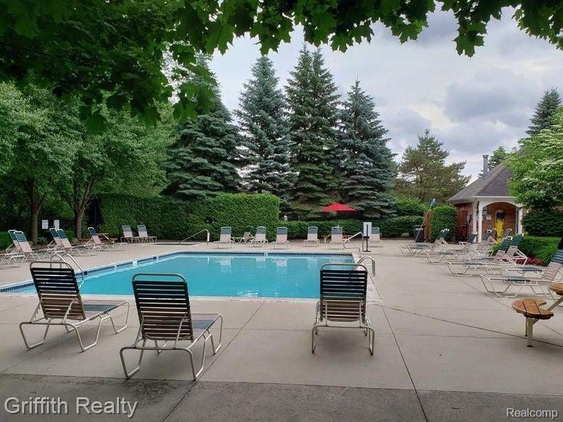 4249 BERKSHIRE Drive, Sterling Heights, MI 48314 — Photo 24