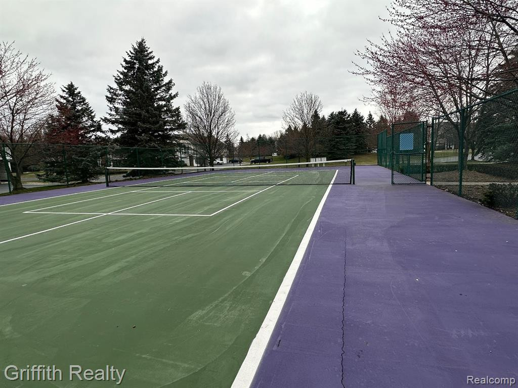 4249 BERKSHIRE Drive, Sterling Heights, MI 48314 — Photo 26