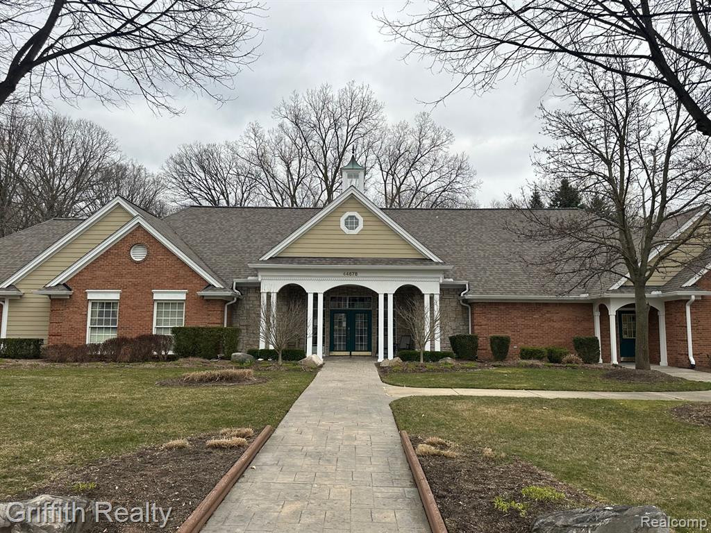4249 BERKSHIRE Drive, Sterling Heights, MI 48314 — Photo 27
