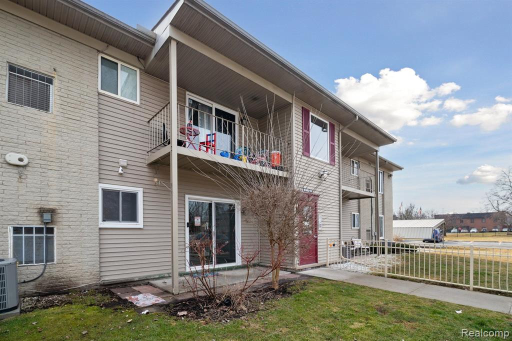 9927 ALLEN POINTE Drive, Allen Park, MI 48101 — Photo 2