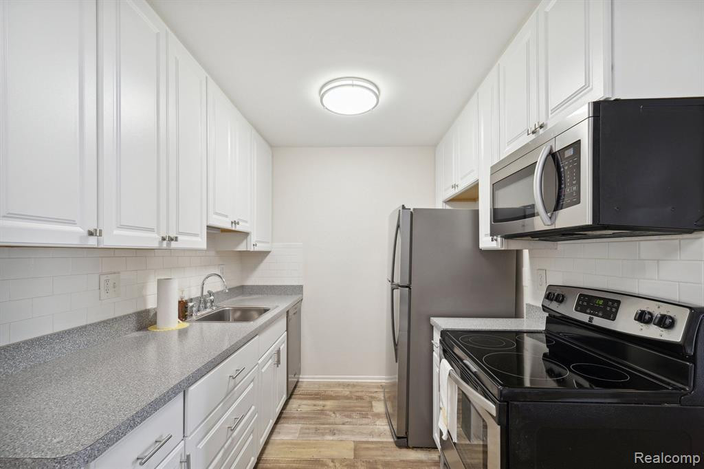 9927 ALLEN POINTE Drive, Allen Park, MI 48101 — Photo 11