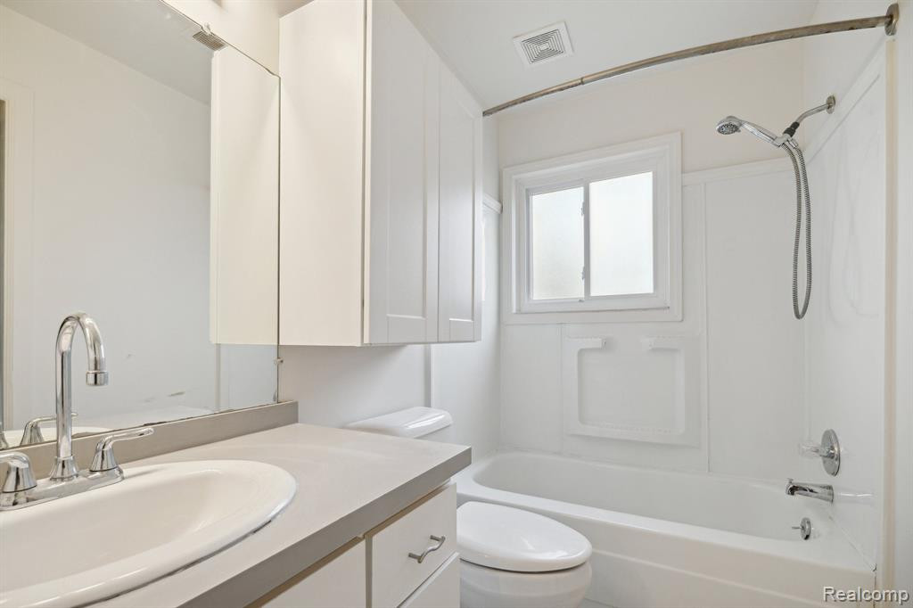 9927 ALLEN POINTE Drive, Allen Park, MI 48101 — Photo 21