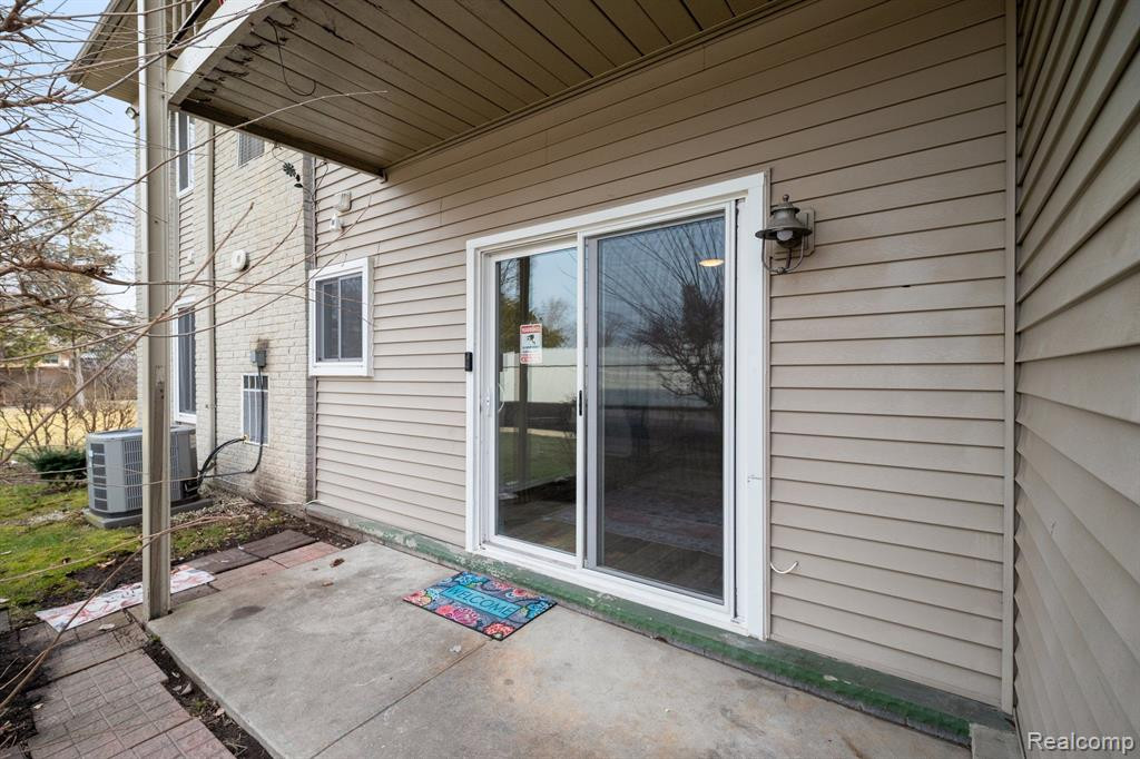 9927 ALLEN POINTE Drive, Allen Park, MI 48101 — Photo 23