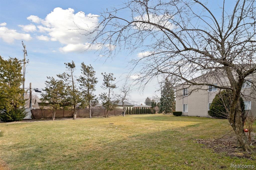9927 ALLEN POINTE Drive, Allen Park, MI 48101 — Photo 24