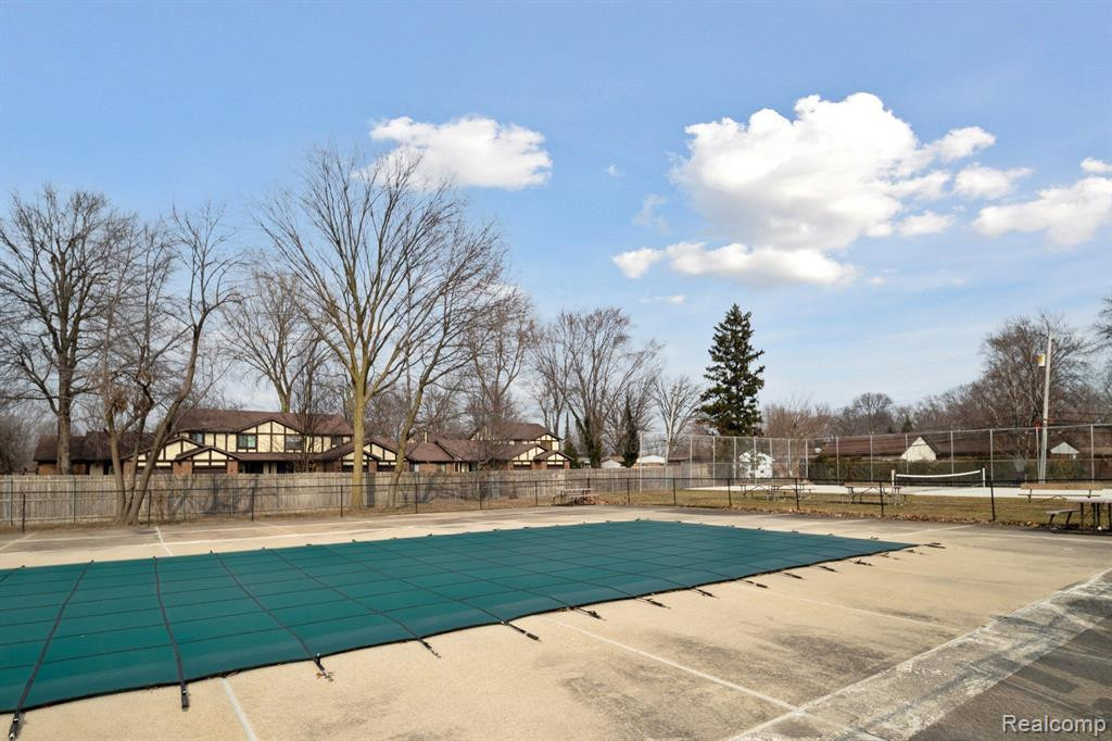 9927 ALLEN POINTE Drive, Allen Park, MI 48101 — Photo 25