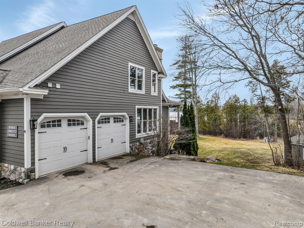 9853 PINE KNOB Road, Clarkston, MI 48348 — Photo 4