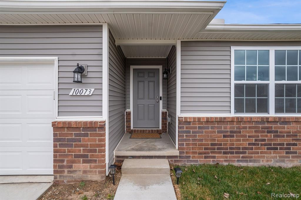 10073 SWAN LAKE Circle, Ypsilanti, MI 48197 — Photo 3