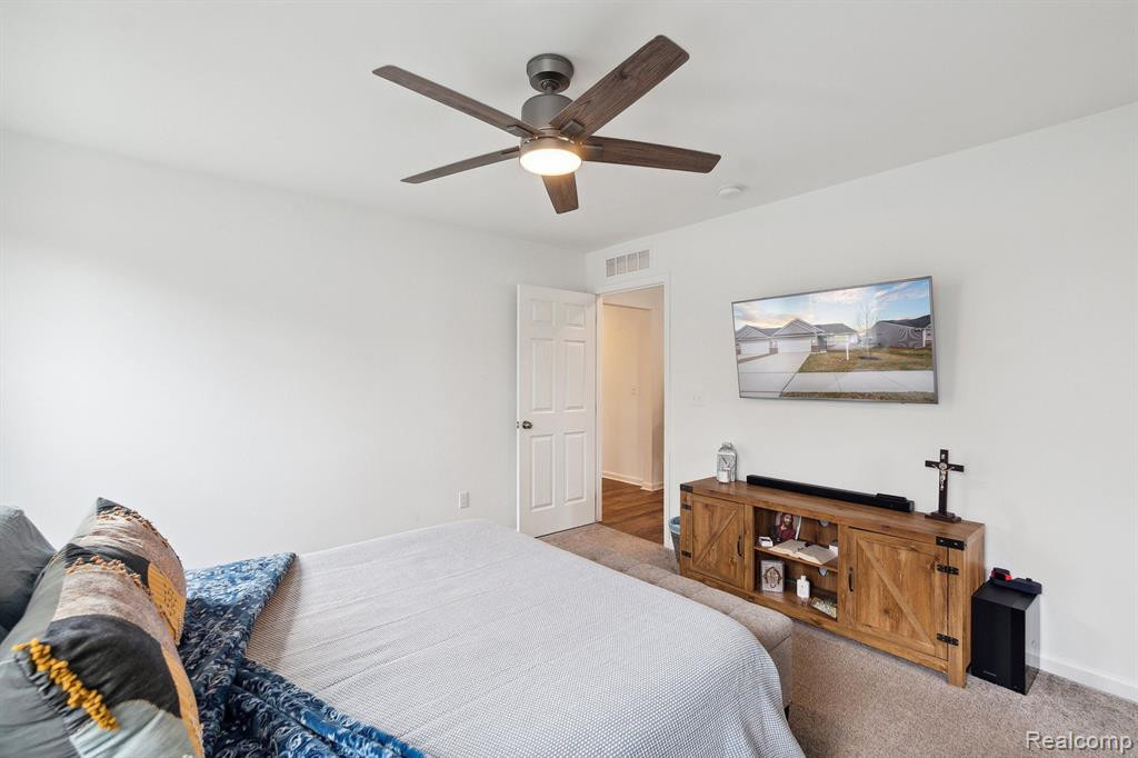 10073 SWAN LAKE Circle, Ypsilanti, MI 48197 — Photo 14