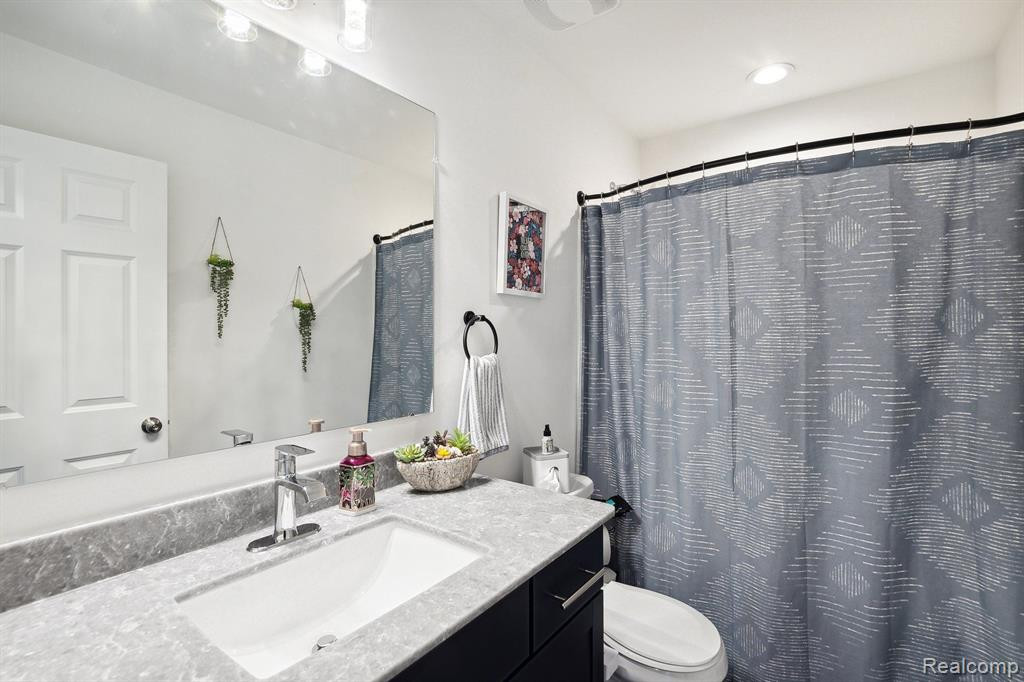 10073 SWAN LAKE Circle, Ypsilanti, MI 48197 — Photo 19