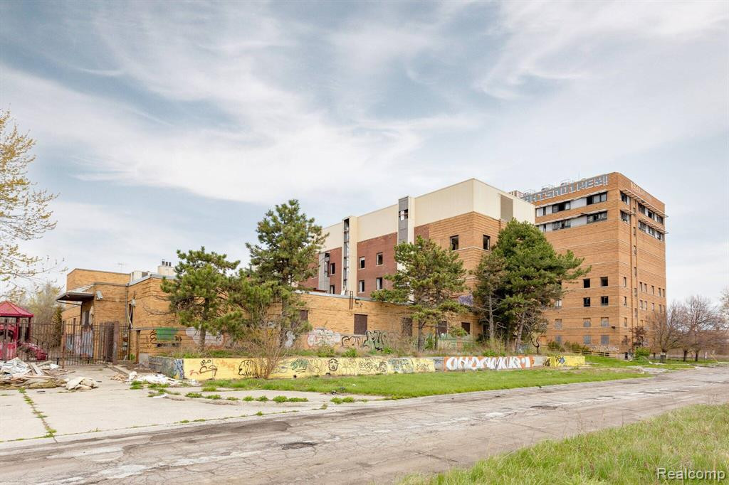 210 HIGHLAND Street - Photo 3