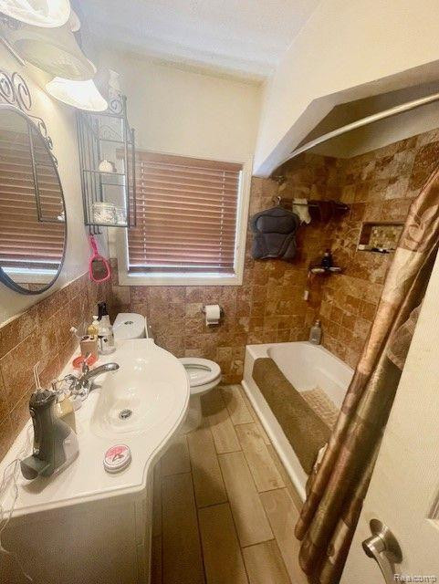 9551 STRATHMOOR Street, Detroit, MI 48227 — Photo 2