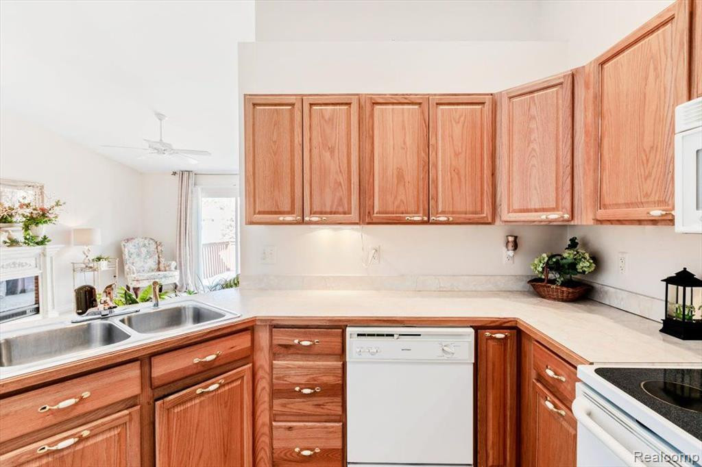 954 LIGHTHOUSE Drive, Marysville, MI 48040 — Photo 5