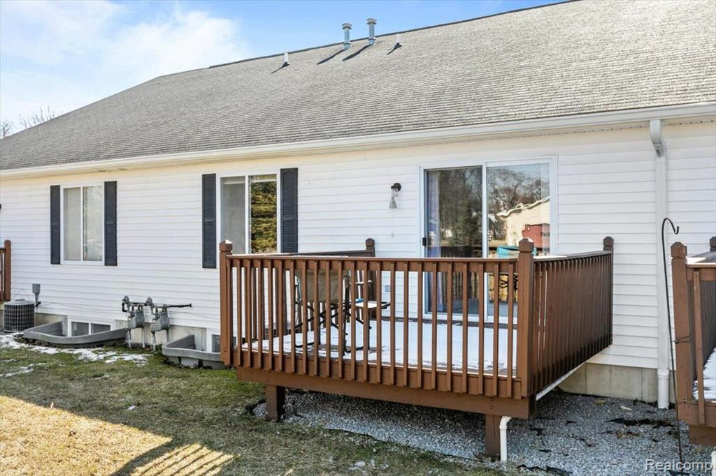 954 LIGHTHOUSE Drive, Marysville, MI 48040 — Photo 23