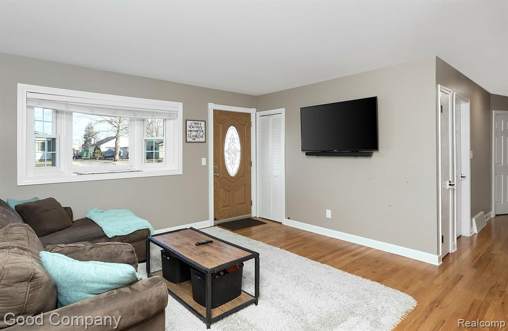 5621 CLEARY Drive, Waterford, MI 48329 — Photo 3