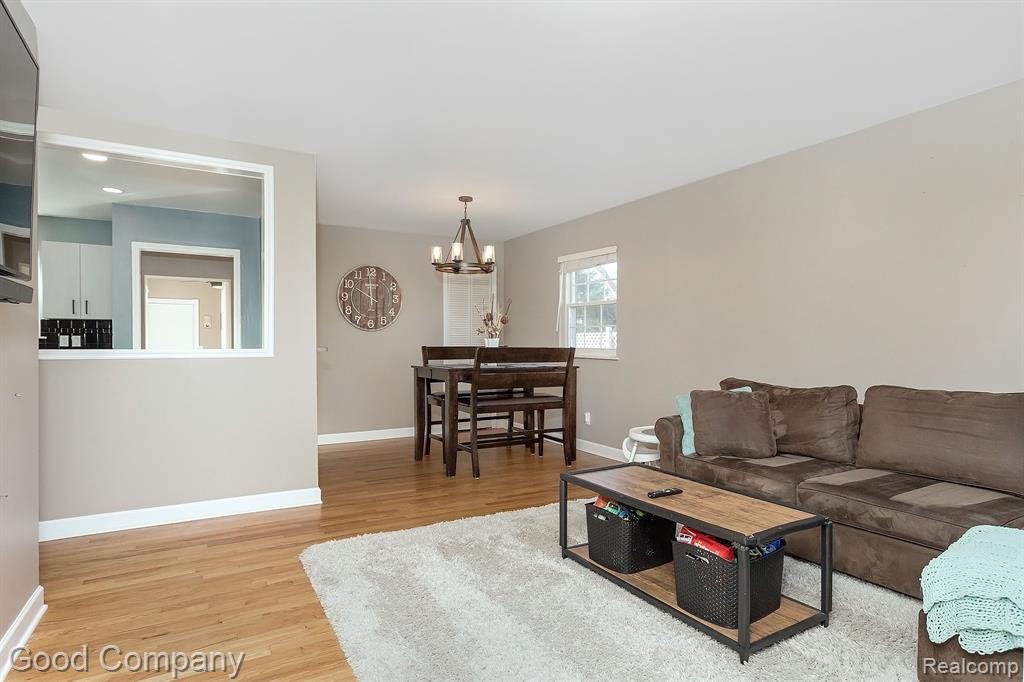 5621 CLEARY Drive, Waterford, MI 48329 — Photo 4