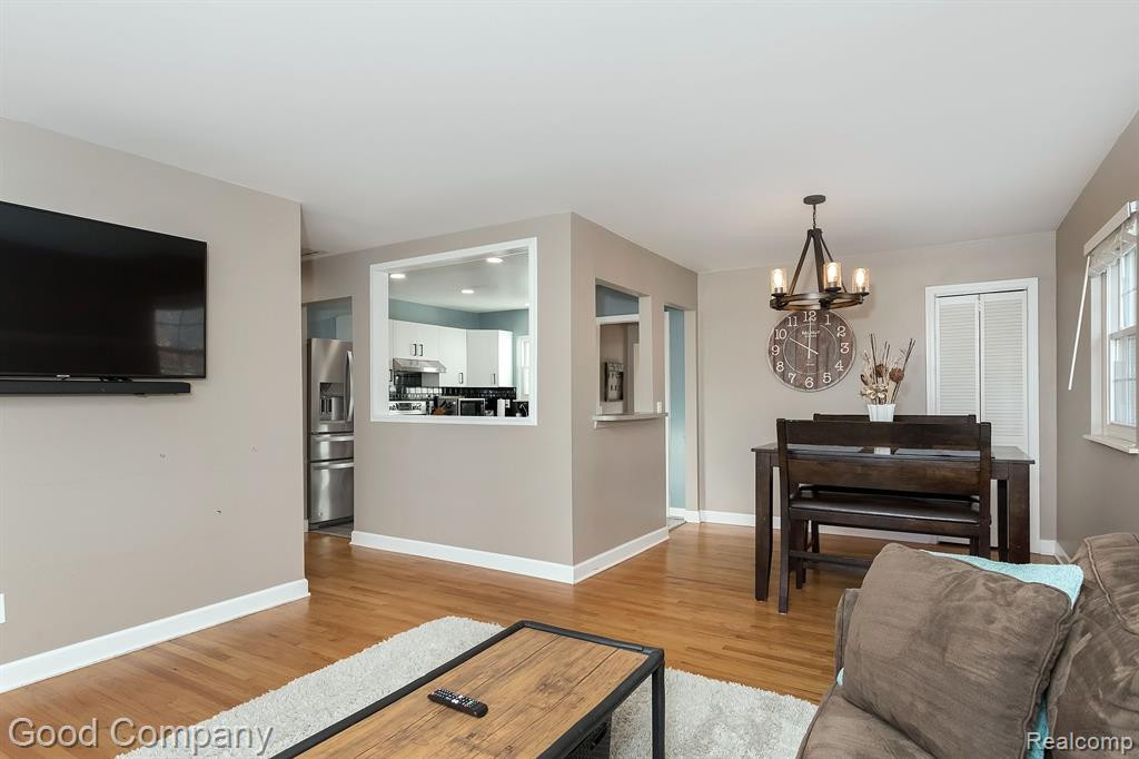 5621 CLEARY Drive, Waterford, MI 48329 — Photo 5